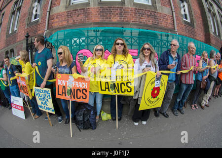 Protestation de fracturation - anti-manifestants fracturation persuader Lancashire Conseil de refuser la permission de Cuadrilla fracturation près de Blackpool. Banque D'Images