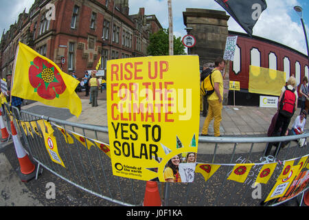 Protestation de fracturation - anti-manifestants fracturation persuader Lancashire Conseil de refuser la permission de Cuadrilla fracturation près de Blackpool. Banque D'Images