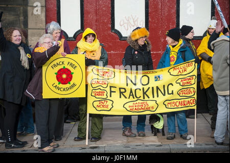 Protestation de fracturation - anti-manifestants fracturation persuader Lancashire Conseil de refuser la permission de Cuadrilla fracturation près de Blackpool. Banque D'Images