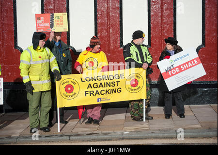 Protestation de fracturation - anti-manifestants fracturation persuader Lancashire Conseil de refuser la permission de Cuadrilla fracturation près de Blackpool. Banque D'Images