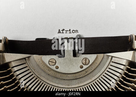 L'Afrique mots dactylographiés sur une machine à écrire vintage Banque D'Images