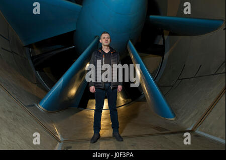 Paul Eremenko, directeur technique d'Airbus Group, chez Airbus Group, Filton, Bristol, UK, dans le tunnel aérodynamique. Banque D'Images