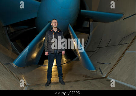 Paul Eremenko, directeur technique d'Airbus Group, chez Airbus Group, Filton, Bristol, UK, dans le tunnel aérodynamique. Banque D'Images