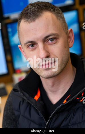 Paul Eremenko, directeur technique d'Airbus Group, chez Airbus Group, Filton, Bristol, UK, dans le tunnel aérodynamique. Banque D'Images