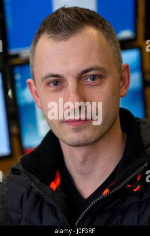 Paul Eremenko, directeur technique d'Airbus Group, chez Airbus Group, Filton, Bristol, UK, dans le tunnel aérodynamique. Banque D'Images