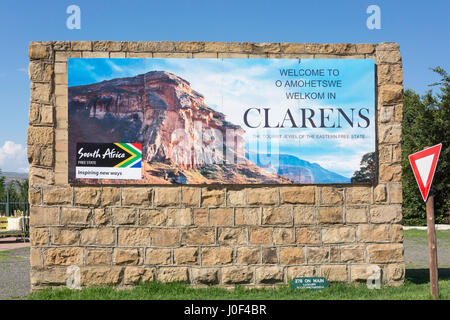 'Bienvenue à Clarens' signe en entrée de ville, Clarens, la Province de l'État libre, Afrique du Sud Banque D'Images