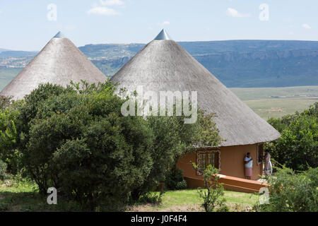 Huttes traditionnelles au Village Culturel Basotho, Golden Gate Highlands National Park, la Province de l'État libre, République d'Afrique du Sud Banque D'Images