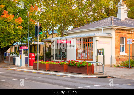 Adelaide, Australie du Sud - le 9 avril 2017 : La Poste boutique dans la zone Adelaide Hills de Hahndorf, pendant la saison d'automne après la pluie Banque D'Images