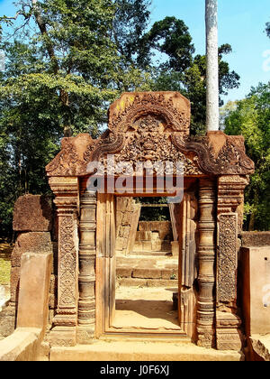 Angkor Wat - belles sculptures, bas-reliefs du Temple de Banteay Srei Banque D'Images