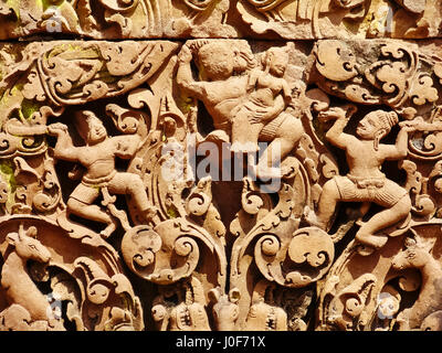 Angkor Wat - belles sculptures, bas-reliefs du Temple de Banteay Srei Banque D'Images