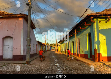 Trinidad, Cuba - 12 Jan 2017 : maisons traditionnelles colorées dans la ville coloniale de Trinidad à Cuba, site du patrimoine mondial de l'UNESCO. Banque D'Images