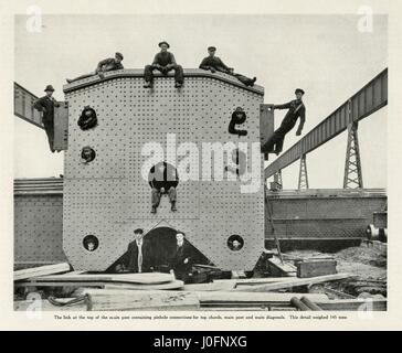 Pont de Québec : le lien en haut de la poste principale contenant les connexions d'épingle avec des ouvriers. Un nouveau pont a été construit après le pont s'est effondré en 1907 Banque D'Images