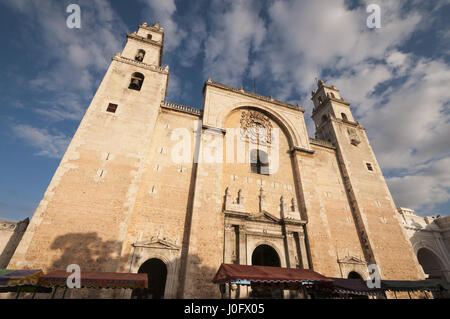 Le Mexique, Yucatan, Merida, Plaza de la Independencia, Cathédrale San Ildefonso Banque D'Images