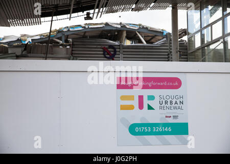 Slough, Royaume-Uni. 1er mars, 2017. Démolition de la Centre, à remplacer par un nouveau centre de loisir comprenant une piscine de 25 m, salle de sport, salle de gym et ex Banque D'Images