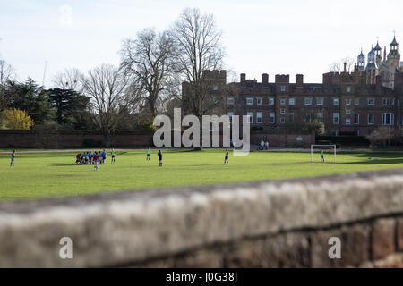 Eton, UK. 2 mars, 2017. Une vue sur les terrains de jeu à l'Eton College de Slough Road. Banque D'Images