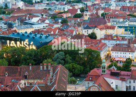 Vue sur la ville et les toits, Graz, Autriche Banque D'Images