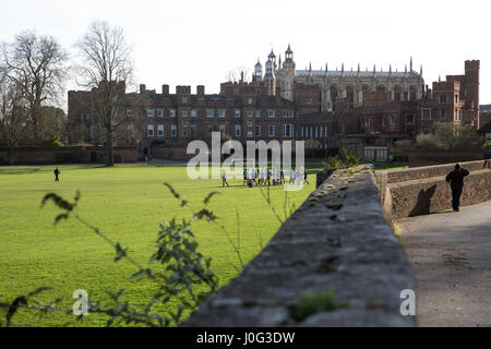 Eton, UK. 2 mars, 2017. Une vue sur les terrains de jeu à l'Eton College de Slough Road. Banque D'Images