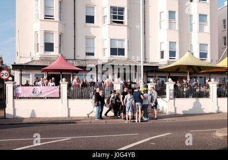 Le Legends Bar discothèque et une partie de la scène gay sur le front de mer de Brighton UK Banque D'Images