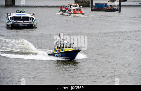 Bateau de patrouille de police Tamise London UK Banque D'Images