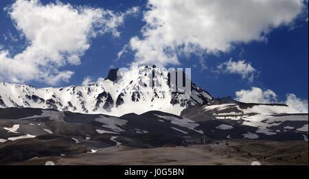 Vue panoramique sur la station de ski de printemps. Le mont Erciyes, Anatolie centrale, Turquie. Banque D'Images