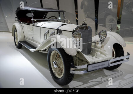 ESSEN, ALLEMAGNE - Apr 6, 2017 : un type S 1927 Mercedes Benz W06 voiture classique au Techno Classica Essen Car Show. Banque D'Images