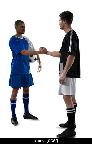 Deux joueurs de football shaking hands against white background Banque D'Images