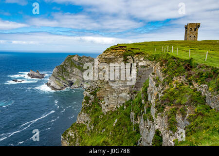 La tour à signaux à Mullaghtan la tête, construit au début des années 1800, durant les guerres napoléoniennes, près de Port (un port), comté de Donegal, Irlande Banque D'Images