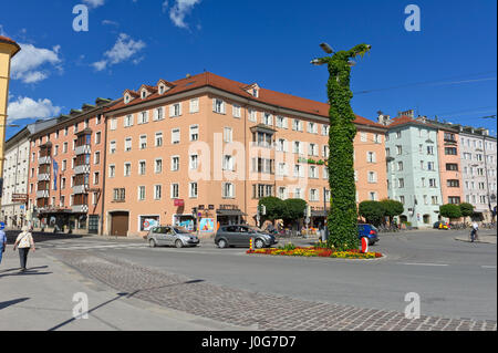 Les activités de la vie quotidienne dans le Marktsplatz, Innsbruck, Autriche Banque D'Images