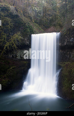 Lower South Falls à Silver Falls State Park dans l'Oregon, USA Banque D'Images