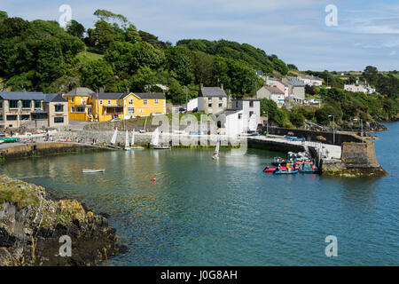 La jetée au village de Glandore, comté de Cork, Irlande Banque D'Images