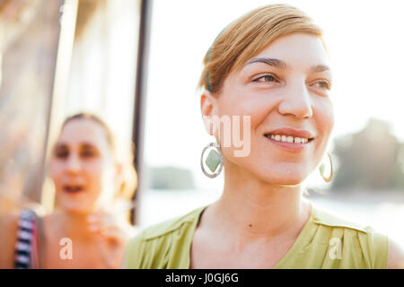 Portrait of a young woman smiling in Novi Sad, Serbie Banque D'Images