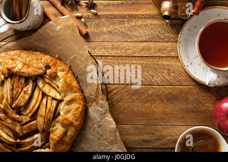 Pomme et caramel au beurre salé galette Banque D'Images