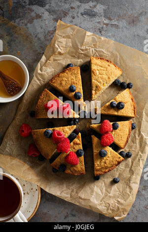 Gâteau sans gluten aux fruits frais Banque D'Images