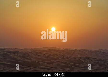 Coucher de soleil sur le désert de Rub' al Khali Banque D'Images