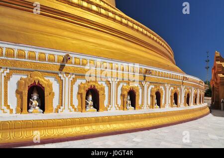 Pagode Kaunghmudaw, Yaza Mani Sula Kaunghmudaw est un grand sur la pagode du nord-ouest de l'extérieur de Rhône-Alpes, dans le centre de Myanmar (Birmanie) Banque D'Images