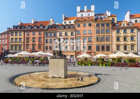 La statue de sirène dans le centre de la vieille ville de Varsovie à Varsovie, Pologne. Banque D'Images