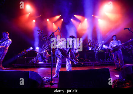 Londres, Royaume-Uni. 12 avr, 2017. British Sea Power en live sur la scène du O2 Shepherds Bush Empire à Londres. Date de la photo : le mercredi, 12 avril 2017. Credit : Roger Garfield/Alamy Live News Banque D'Images