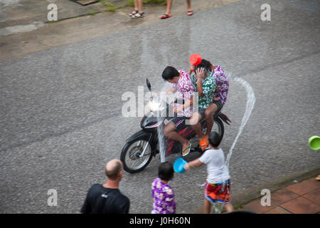 Khao Lak, Thaïlande. 13 avr, 2017. Songkran à Khao Lak, Thaïlande, le 13 avril 2017. Crédit : Alexander Ozerov/Alamy Live News Banque D'Images