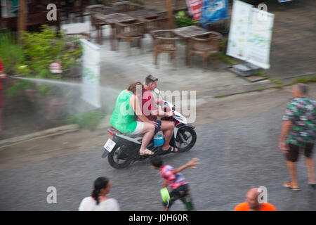 Khao Lak, Thaïlande. 13 avr, 2017. Songkran à Khao Lak, Thaïlande, le 13 avril 2017. Crédit : Alexander Ozerov/Alamy Live News Banque D'Images