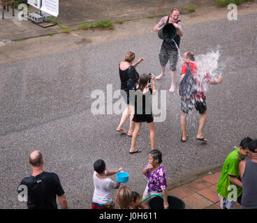 Khao Lak, Thaïlande. 13 avr, 2017. Songkran à Khao Lak, Thaïlande, le 13 avril 2017. Crédit : Alexander Ozerov/Alamy Live News Banque D'Images