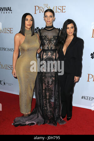 Hollywood, Californie, USA. 12 avr, 2017. 12 avril 2017 - Hollywood, Californie - Kim Kardashian Ouest, Angela Sarafyan, Kourtney Kardashian. Premiere d'Open Road Films" ''la promesse'' tenue à Théâtre chinois de Grauman. Credit : ZUMA Press, Inc./Alamy Live News Banque D'Images