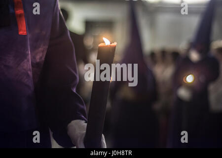 Madrid, Espagne. 13 avril, 2017. Dans la Semaine Sainte, une procession de la Macarena sur les rues Crédit : Alberto Ramírez Sibaja/Alamy Live News Banque D'Images