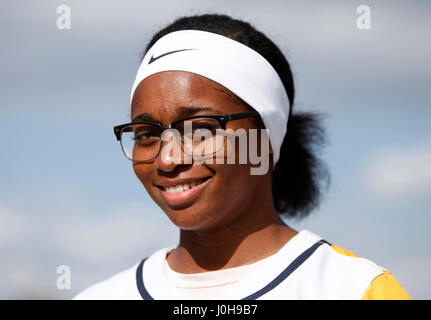 Gulfport, Florida, USA. 13 avr, 2017. LARA CERRI | fois.Boca Ciega Mia Blasingane softball, le jeudi 17 avril 2017. Credit : Tampa Bay Times/ZUMA/Alamy Fil Live News Banque D'Images