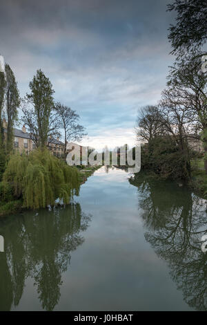 Stamford, au Royaume-Uni. 14 avr, 2017. Stamford, Lincolnshire, Royaume-Uni. Vendredi 14 avril 2017. UK : météo nuageux commencent à bon vendredi et le week-end de Pâques. D'autres nuages nuageux est prévu. Credit : WansfordPhoto/Alamy Live News Banque D'Images