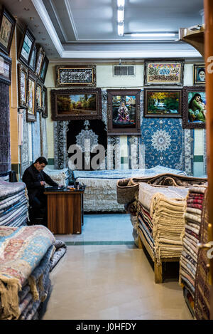 Boutique de tapis sur le vieux bazar de Kashan, ville capitale de comté de Kashan en Iran Banque D'Images