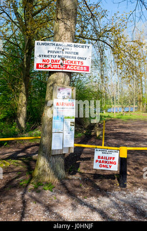 La société de pêche à la ligne Elworth informations avec parking privé huissier signer Cheshire UK Banque D'Images