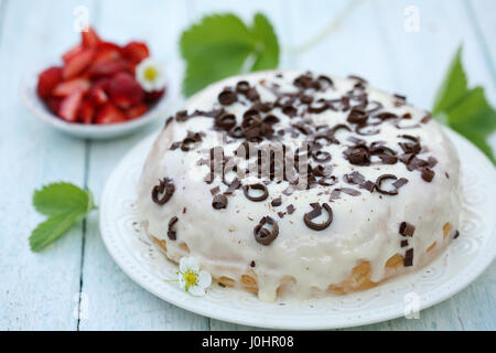 Gâteau au chocolat et crème Banque D'Images