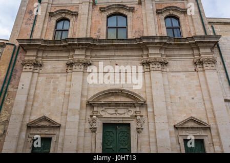 Ancienne église sur la rue Via Vittorio Veneto l'île d'Ortygie, partie historique de la ville de Syracuse, l'angle sud-est de l'île de la Sicile, Italie Banque D'Images