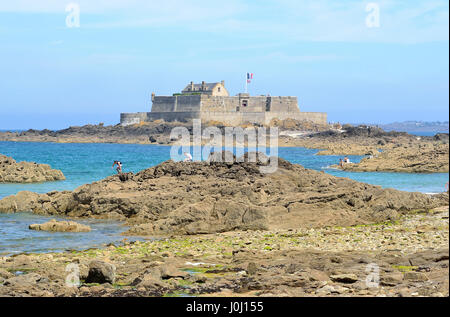 À marée basse, font de Fort National à Saint-Malo Banque D'Images