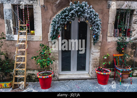 Décorations de Noël sur l'île d'Ortygie, partie historique de la ville de Syracuse, l'angle sud-est de l'île de la Sicile, Italie Banque D'Images